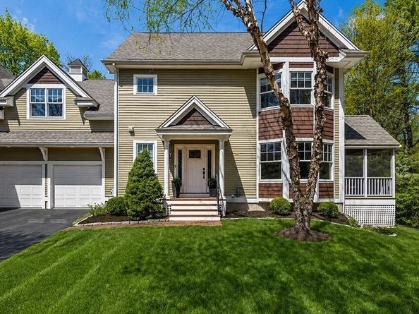 9 Thurston Place 9, Medfield MA 02052