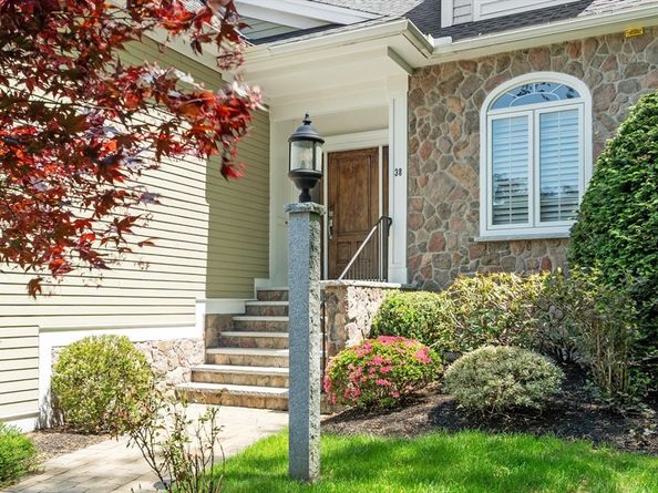 38 Crenshaw Ln 38, Andover MA 01810