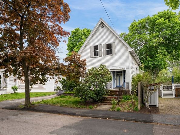 17 Sharon St, Medford MA 02155