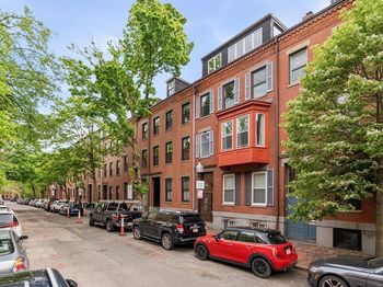 36 Hanson St
