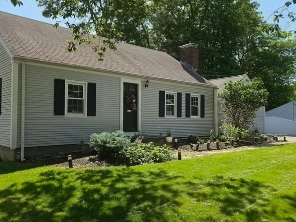25 Moynihan Rd, Hamilton MA 01982