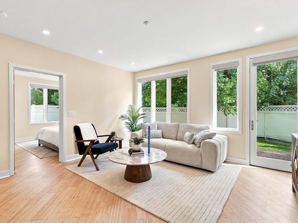 24 Bay State Rd 4, Cambridge MA 02138