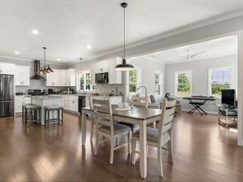 4 Meadow Lane