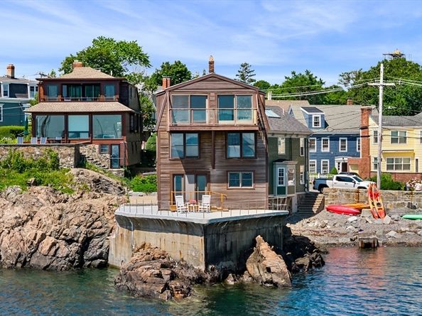 137R Front, Marblehead MA 01945