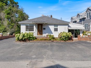 8 Luzitania Ave