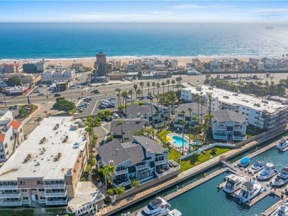 16255 Pacific Cir. 202, Huntington Beach CA 92649