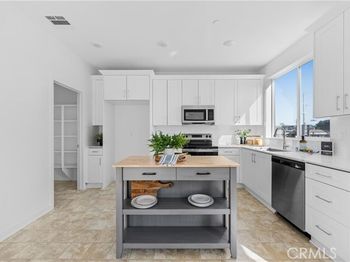 9423 N Sepulveda Blvd.