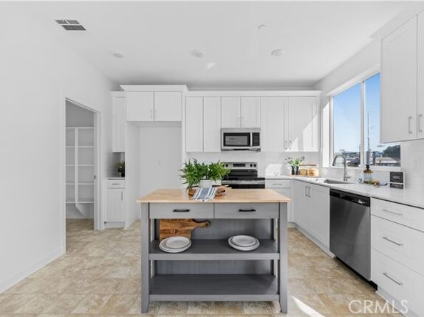 9423 N Sepulveda Blvd. 2, North Hills (los Angeles) CA 91343