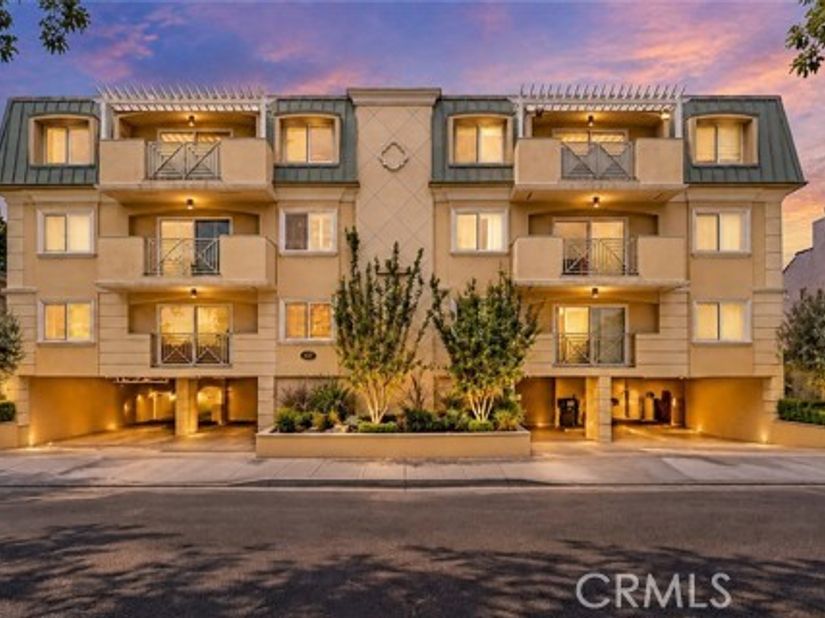 637 N West Knoll 204, West Hollywood CA 90069