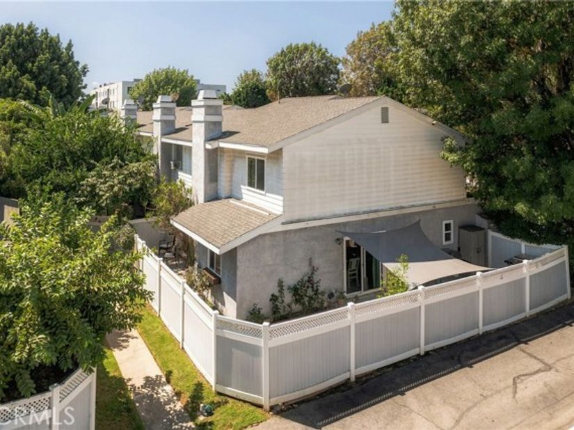 8350 Burnet 9, North Hills (los Angeles) CA 91343