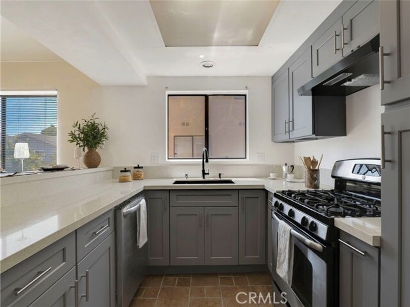 18954 Sherman Way 9, Reseda (los Angeles) CA 91335