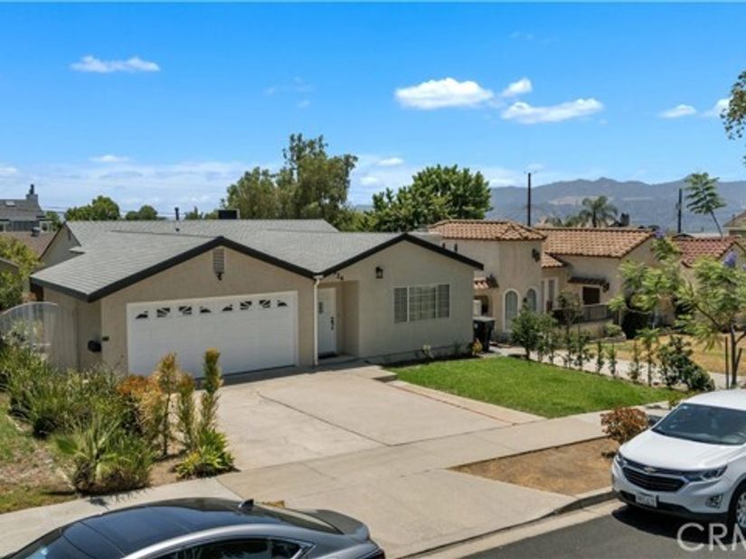 924 E Tujunga, Burbank CA 91501