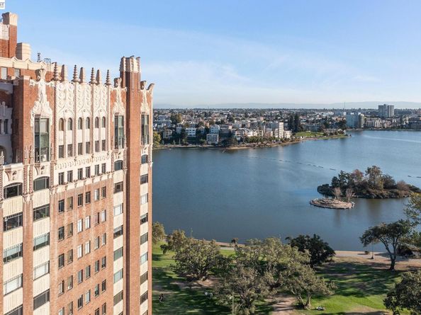 492 Staten Ave 1002, Oakland CA 94610