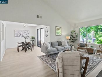 378 Camelback Rd