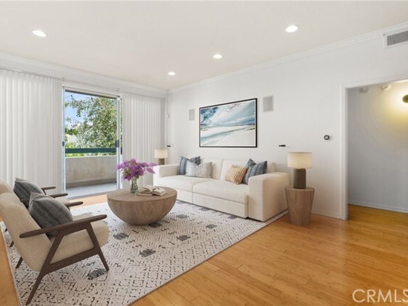 11225 Peach Grove 203, North Hollywood (los Angeles) CA 91601