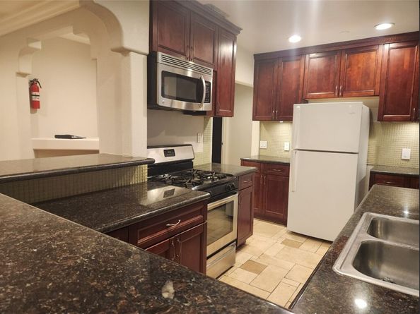 21057 Runnymede Street, Canoga Park (los Angeles) CA 91303