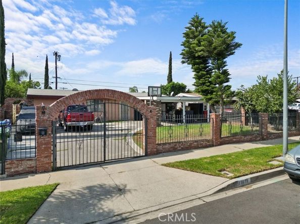 11819 Chivers Avenue, Pacoima (los Angeles) CA 91331