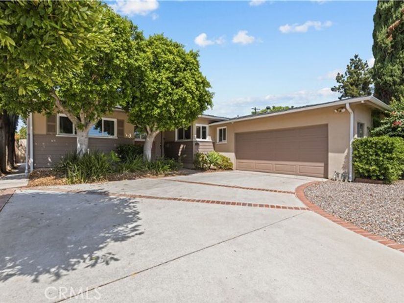 6319 Aura Avenue, Tarzana (los Angeles) CA 91335