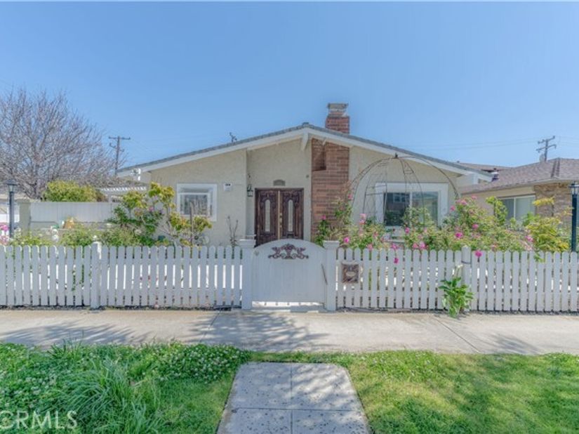 526 17th Street, Huntington Beach CA 92648