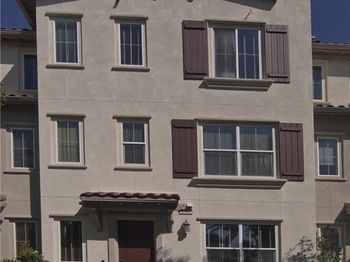 1581 E Lincoln