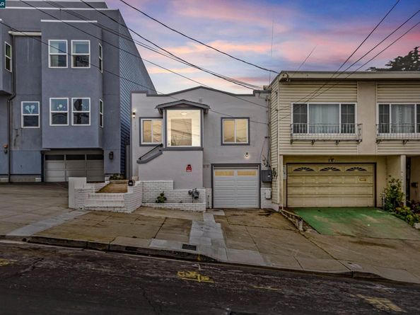 390 Guttenberg St, Daly City CA 94014