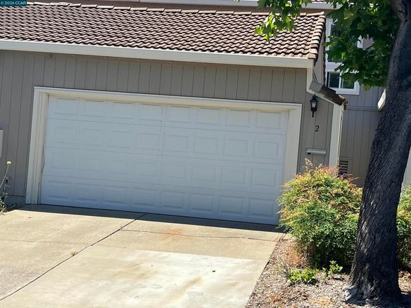2 Tarn Ct, Hercules CA 94547