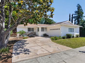 3436 Thunderbird Dr