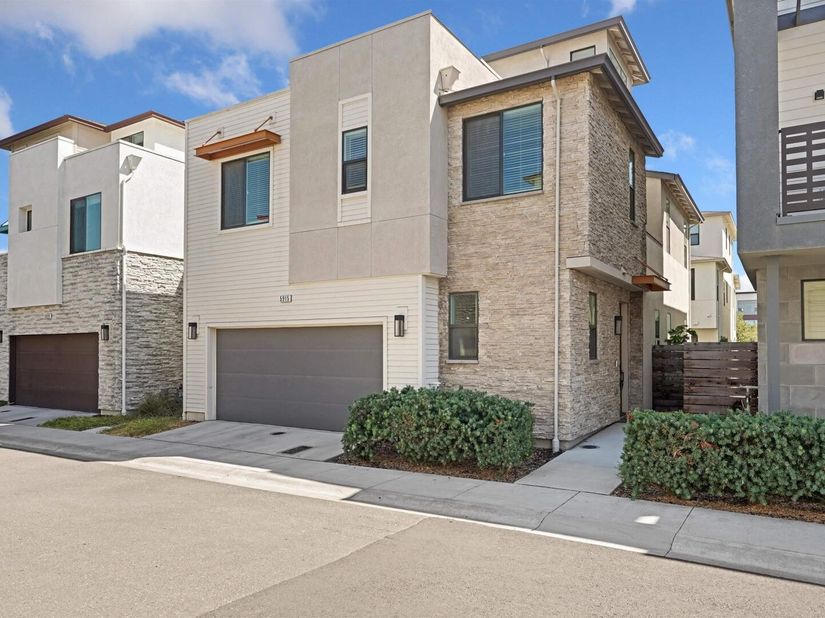 5915 Abbott St, Dublin CA 94568