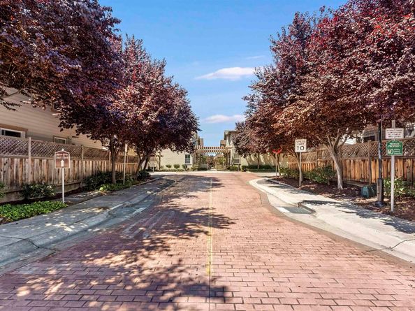 22647 Myrtle Cir, Hayward CA 94541