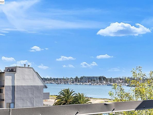 7 Embarcadero 312, Oakland CA 94607