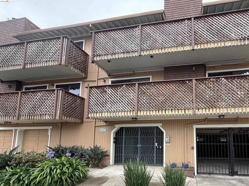 2868 38Th Ave 8, Oakland CA 94619