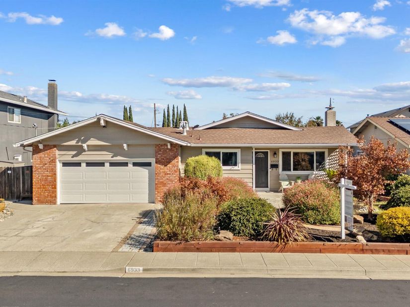 6933 Cedar Ln, Dublin CA 94568