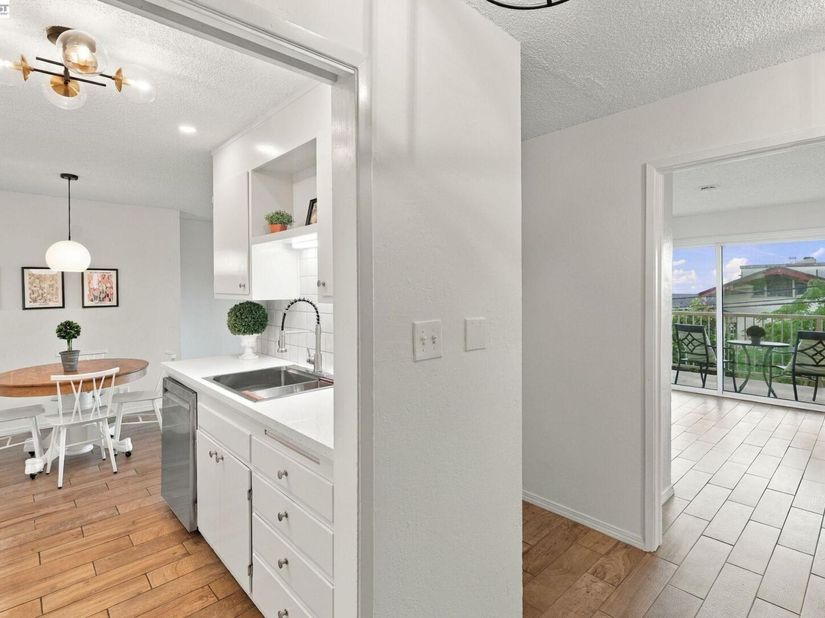 2 Panoramic Way 105, Berkeley CA 94704