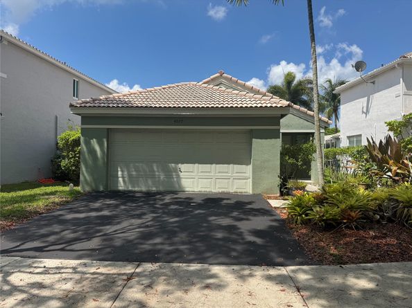 4077 Pine Ridge Ln, Weston FL 33331