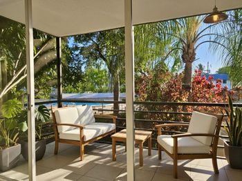 118 NW Royal Park Dr