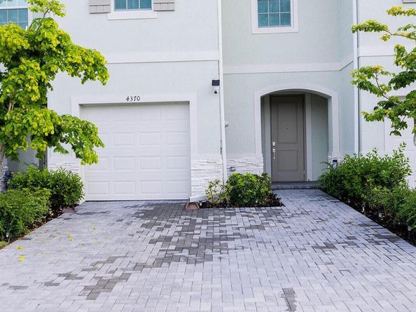 4370 Pond Lily Lane, Greenacres FL 33467