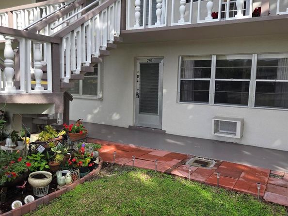 290 Chatham O, West Palm Beach FL 33417