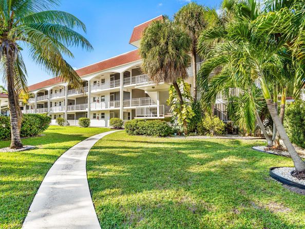 580 Egret Drive 123, Hallandale Beach FL 33009