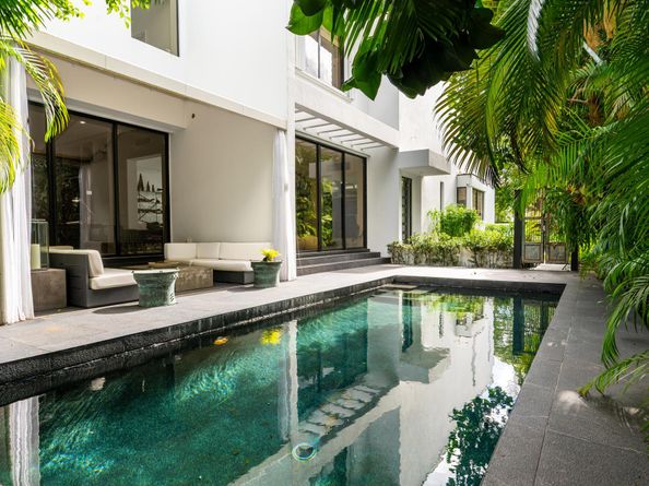 423 Chilean Avenue 423, Palm Beach FL 33480