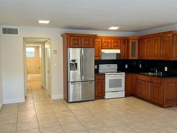 7851 Dunham Boulevard 4, Miami FL 33138