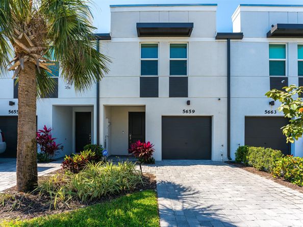 5659 Enclave Dr, Mangonia Park FL 33407