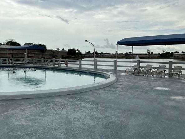 820 SW 11th Avenue 15B, Hallandale Beach FL 33009