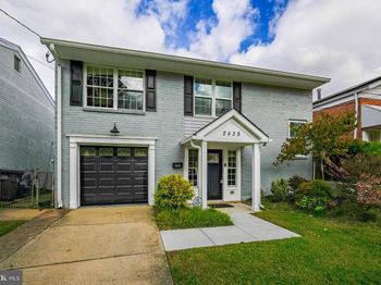 2425 Skyland Place SE