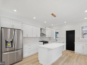 137 W Manheim Street