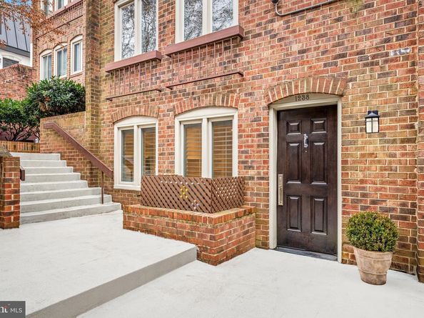 1238 Eton Court NW T17, Washington DC 20007