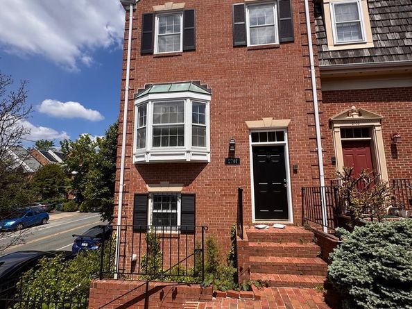 2701 Franklin Court, Alexandria VA 22302