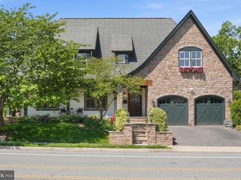 2808 John Marshall Drive