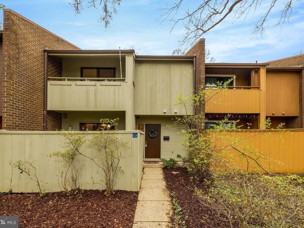 1752 Wainwright Drive, Reston VA 20190