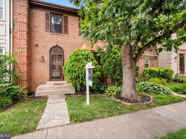 2880 Kelly Square, Vienna VA 22181