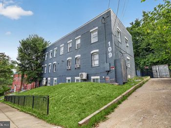 109 Wayne Place SE